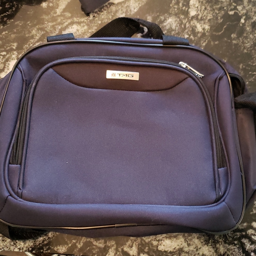 Tag carry on travel bag and accompanying and matching toiletry bag!
